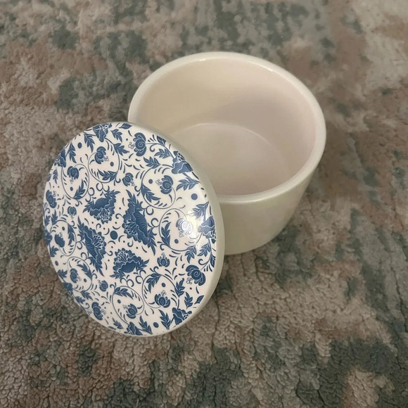 Trinket jar ceramic Sweet floral pattern blue and cream color - Picture 1 of 6